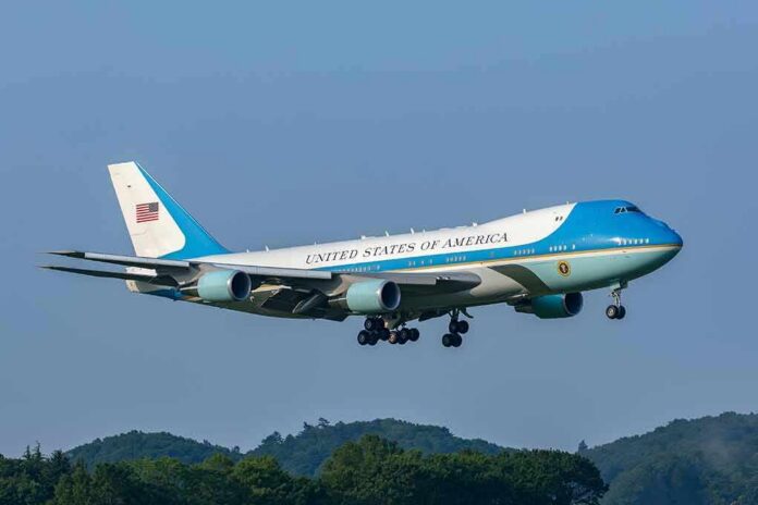 Air Force One Boeing 747 on approach